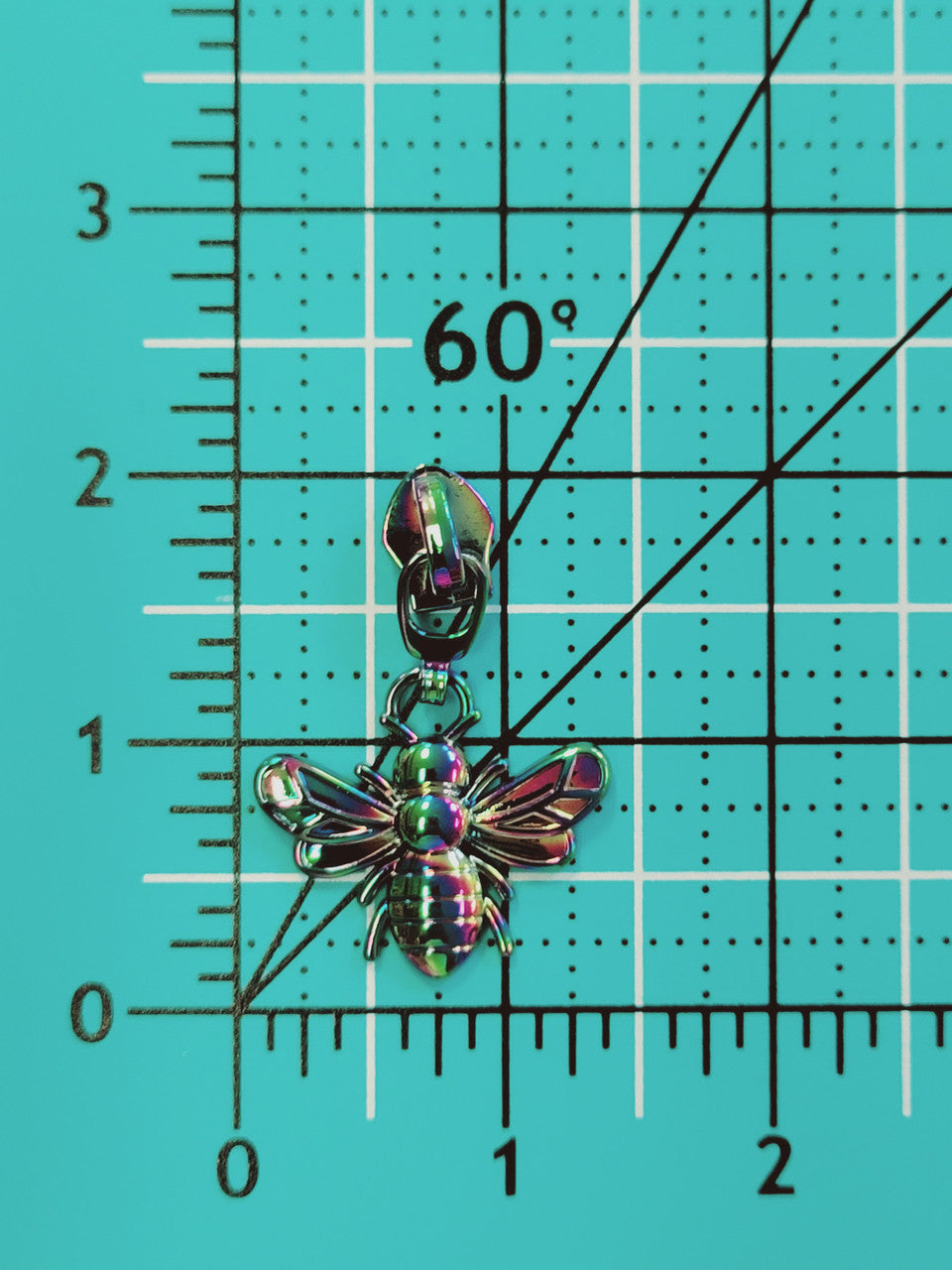2pc Bee #5 Zipper Pull (Rainbow)